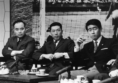 抱負を語る長沼監督、岡野コーチ